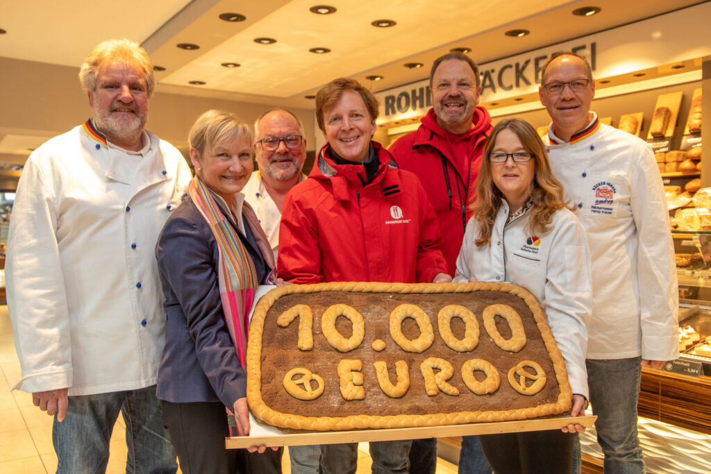 Innungsbäcker übergeben 10.000-Euro-Spende an die Hamburger Tafel