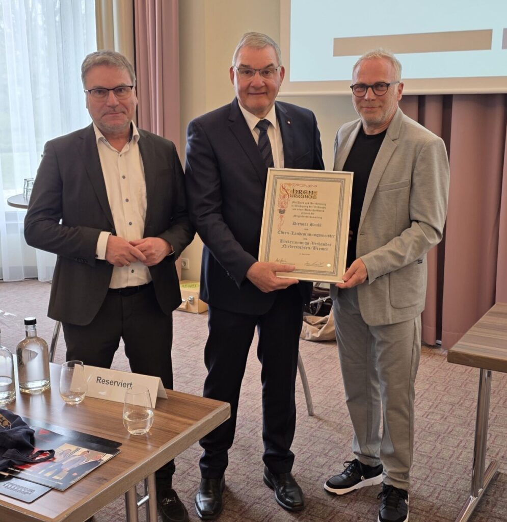 v. links: VGF Loleit, Ehren-LIM Dietmar Baalk, LIM Axel Oppenborn